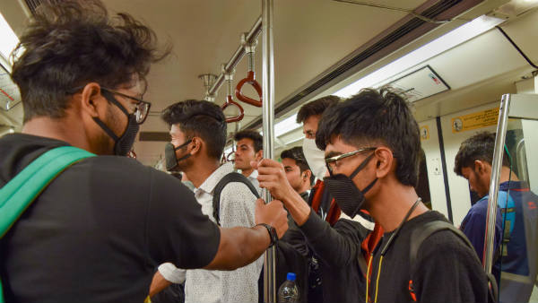 भीड़ में जाने से बचने की अपील