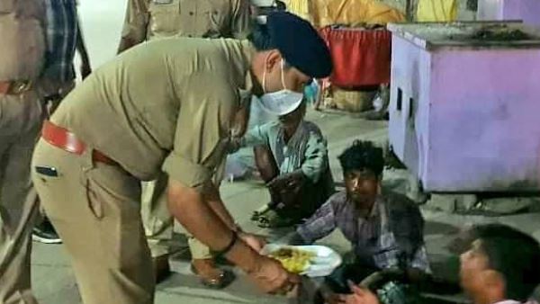  कोई भी भूखा नहीं रहेगा 