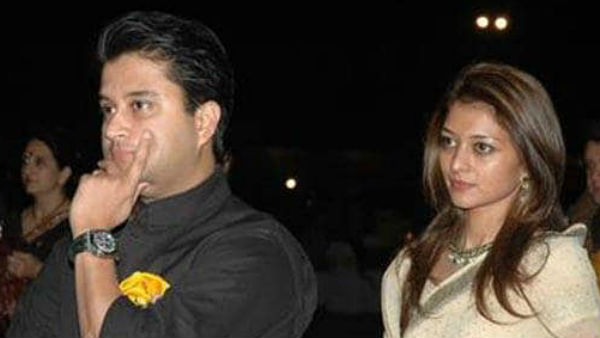 ज्योतिरादित्य सिंधिया अपने परिवार संग रहते हैं जयविलास पैलेस में ज्योतिरादित्य सिंधिया अपने परिवार संग रहते हैं जयविलास पैलेस में