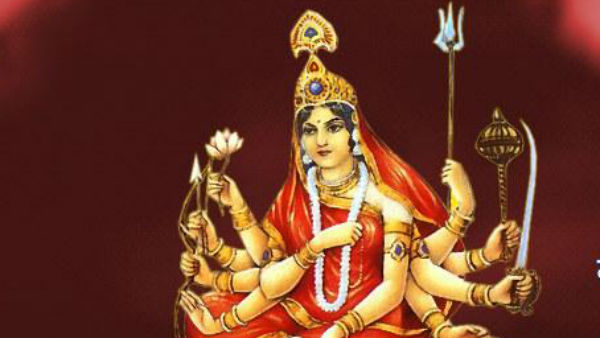 कौन से वाहन पर सवार होकर जाती हैं देवी