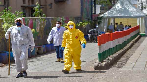 धर्म के नाम पर लॉकडाउन को दिखाया ठेंगा