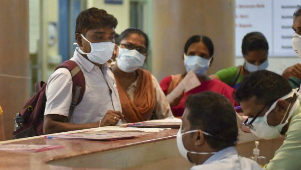 मास्क-सैनिटाइजर की भारी किल्लत