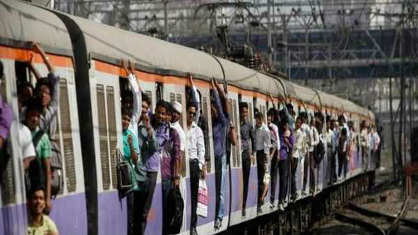 लोकल ट्रेनों पर भी लग सकती है पाबंदी 