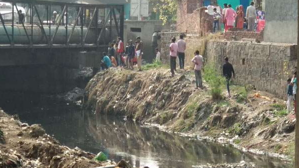नालों से बरामद किए गए करीब 11 शव