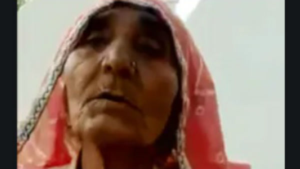 सफेद शर्ट और लाल साड़ी पहने दादी ने बोली गजब अंग्रेजी 