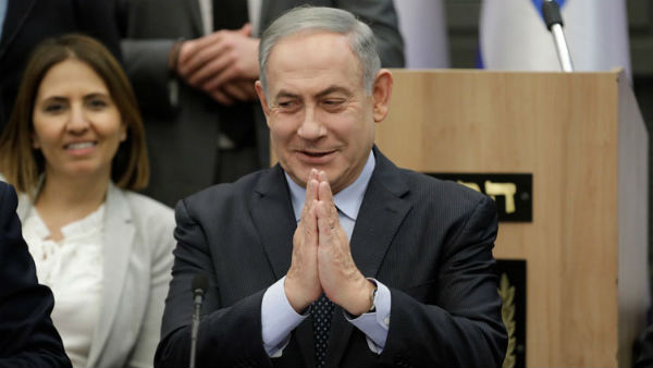 यूरोप की अथॉरिटीज ने हैंडशेक न करने को कहा 