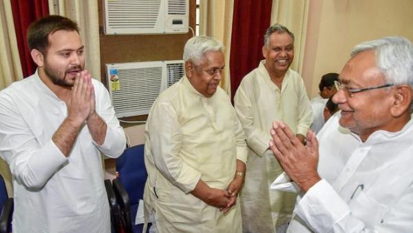 तेजस्वी यादव ने अभिभावक कहकर दी नीतीश को बधाई 