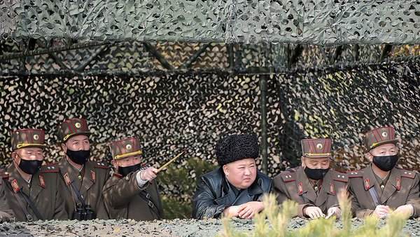 किम जोंग की बिना मास्क वाली तस्वीर