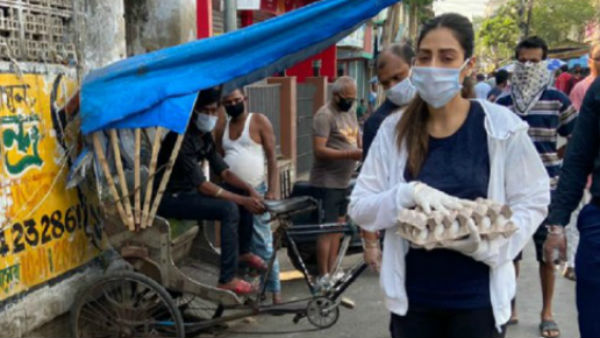 सोशल मीडिया पर वायरल हुई नुसरत की तस्वीरें 