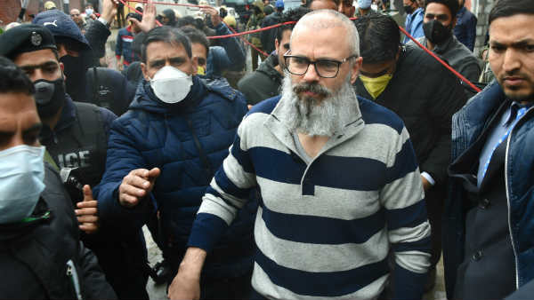 पिछले दिनों मिली पिता को रिहाई 