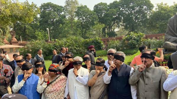 टीएमसी ने सरकार को बताया अंधा