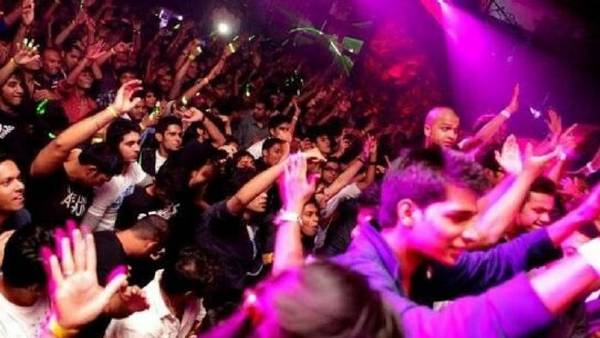 इस दौरान किसी भी भीड़ वाली जगह पर जाने से बचना चाहिए