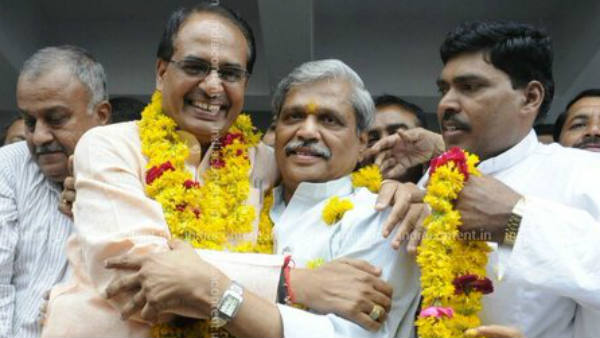 सिंधिया के खिलाफ पहले मोर्चा खोल चुके हैं