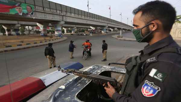 आर्मी के हवाले हो चुका है पाकिस्तान- पाकिस्तानी एक्टिविस्ट