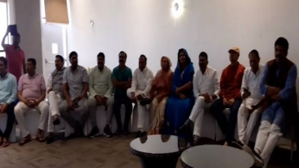 20 और कांग्रेसी विधायक टूटने को तैयार-बागी विधायक 20 और कांग्रेसी विधायक टूटने को तैयार-बागी विधायक