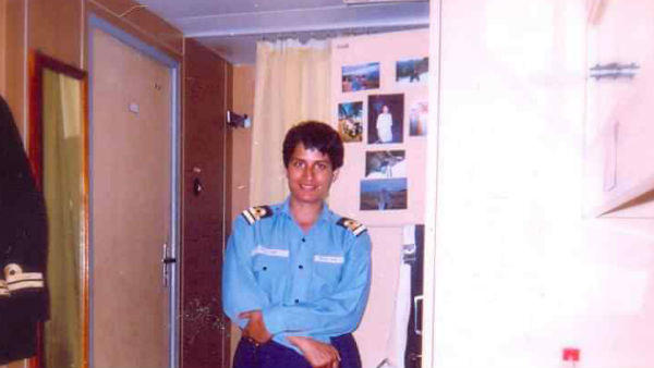 वॉरशिप पर तैनात पहली नेवी ऑफिसर संध्‍या सूरी 