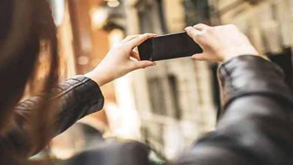 हर घंटे पर सेल्फी भेजने का का दिया गया आदेश 