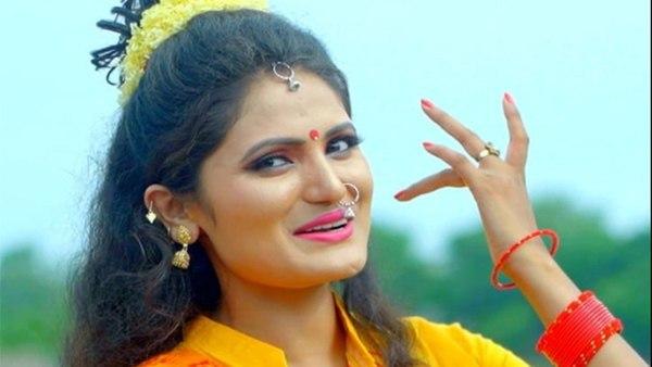 बुलाती है मगर जाने का नहीं, गाकर काफी चर्चा में आई थीं प्रियंका बुलाती है मगर जाने का नहीं, गाकर काफी चर्चा में आई थीं प्रियंका