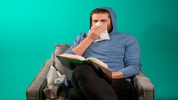 खांसी या छींक आने के दौरान अपने मुंह को टिशू पेपर से कवर करें