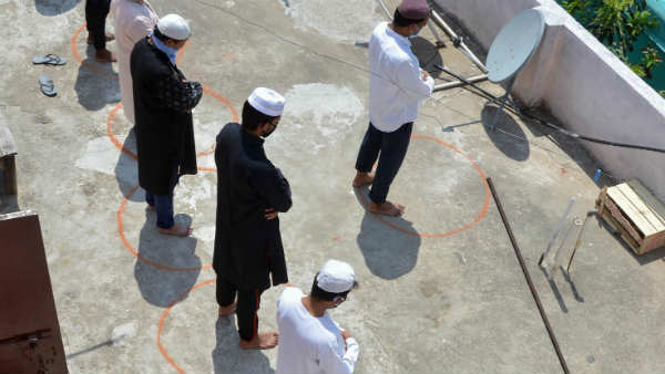 सिर्फ सोशल डिस्‍टेंसिंग और कुछ नहीं 