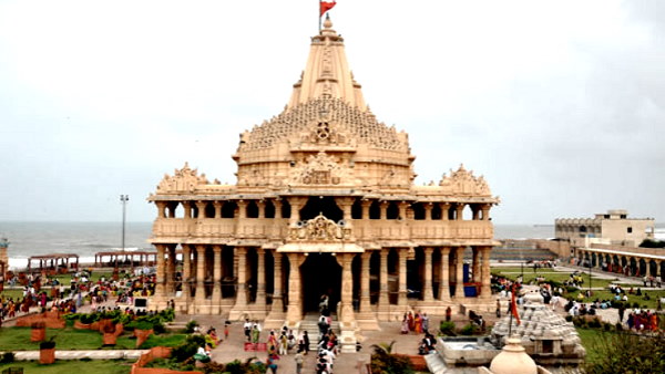 शिखर में 1250 कलश, जिन्हें सोने से मढ़ा गया शिखर में 1250 कलश, जिन्हें सोने से मढ़ा गया