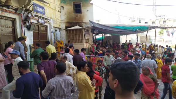  घर पर ही पूजा-पाठ की अपील