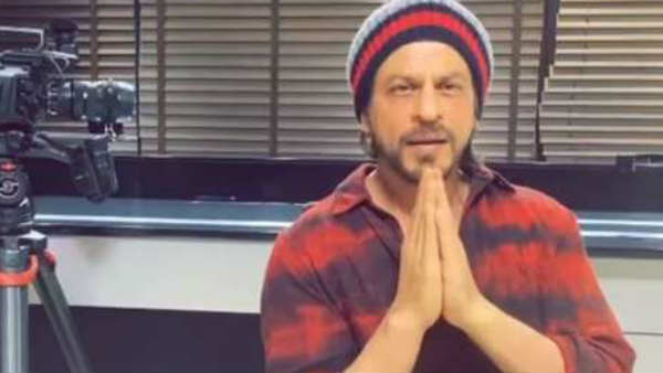 क्‍या कह रहे हैं शाहरुख खान VIDEO ने