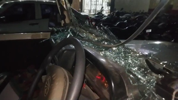 एक दर्जन से ज्यादा लोग हिरासत में एक दर्जन से ज्यादा लोग हिरासत में