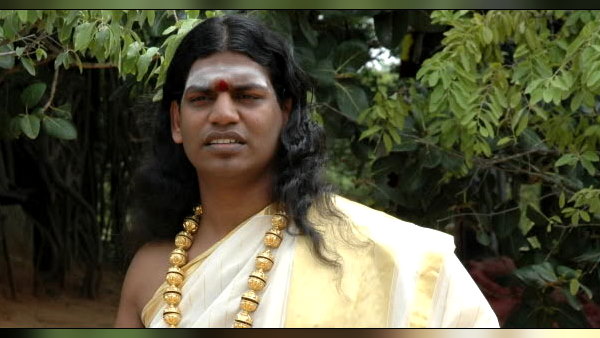दोनों कोर्ट में हाजिर होने की बात को टालती रहीं