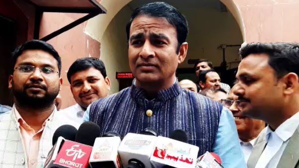 कोर्ट से जमानत पर रिहा हुए संगीत सोम