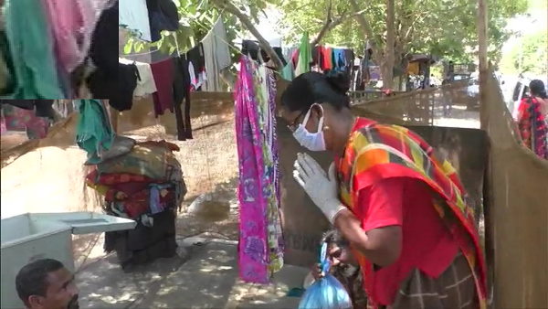 Coronavirus: Transgenders offer food to needy in Gujarat 