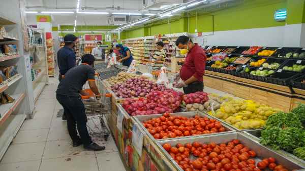 विश्व की दो-तिहाई आबादी पर भयंकर आर्थिक संकट का अनुमान 