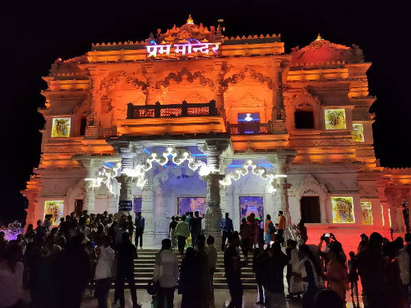 94 कलामंडित स्तंभों वाला है यह मंदि‍र