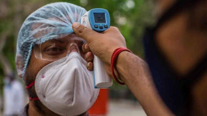 कोविड 19: मीडिया वाले कैसे कोरोना वायरस का ‘शिकार’ बन रहे हैं