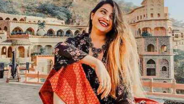 संजना इटली में रहकर पीएचडी कर रही हैं