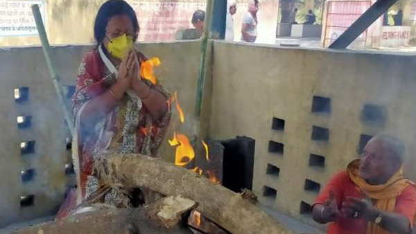 लॉकडाउन होने के कारण नहीं आ सकीं घर