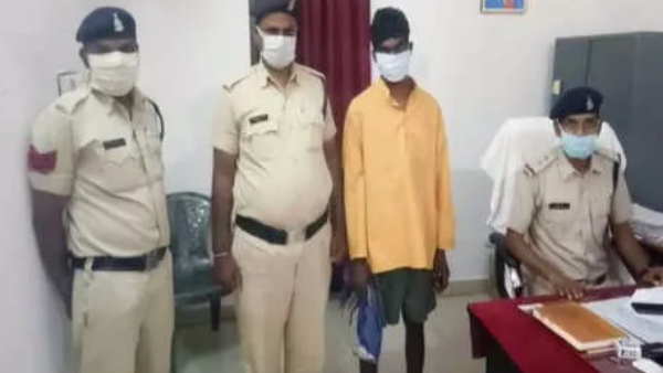 घर के पास ही भूखा-प्यासा घूमता था युवक