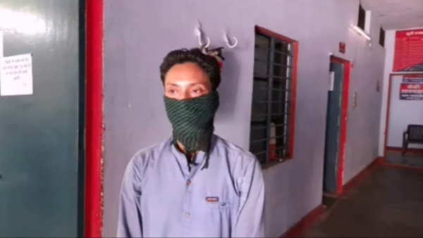 uttar pradesh kanpur police arrested a man for misbehaving with policemen uttar pradesh kanpur police arrested a man for misbehaving with policemen