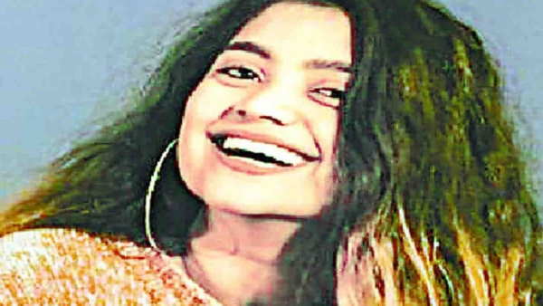 संजना लॉकडाउन का पालन करते हुए नहीं लौटीं अपने देश