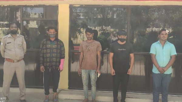 चेकिंग के दौरान पुलिस ने पकड़ा