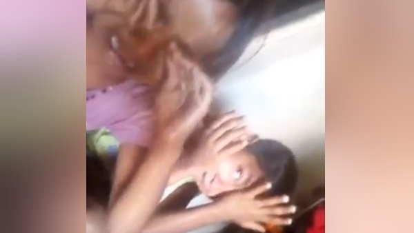 बच्चों के रोने पर गांव वालों ने दिया खाना