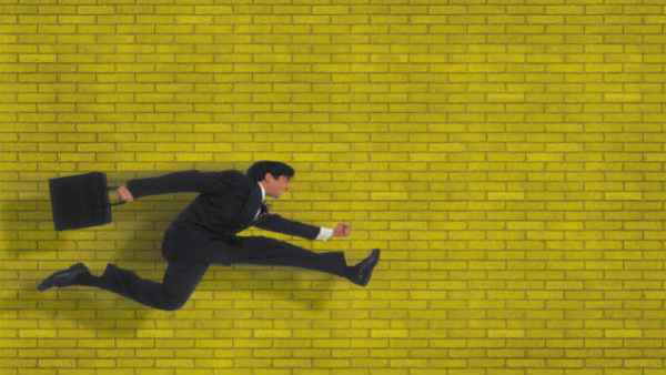 इन सेक्टरों में जा सकती हैं और नौकरियां 