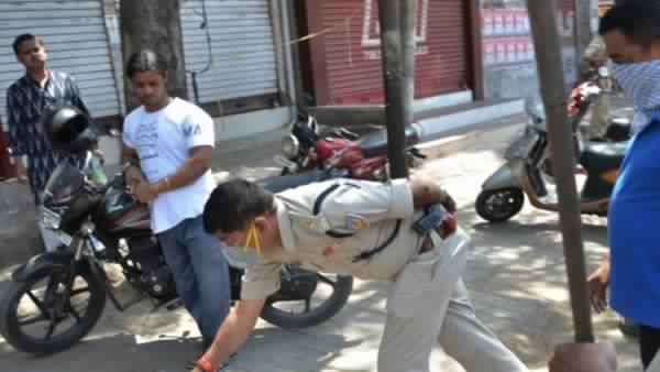 लोगों की नादानी और राजनीति आपदा से जूझ रहे देश पर पड़ ना जाय