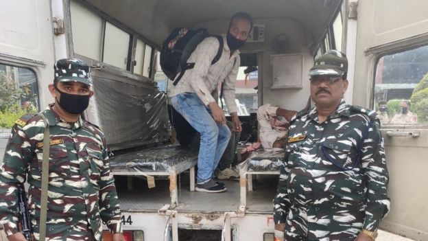 आरिफ़ सीआरपीएफ़ के अलग-अलग वाहनों में पांच राज्यों से होते हुए चंडीगढ़ के अस्पताल पहुंचे