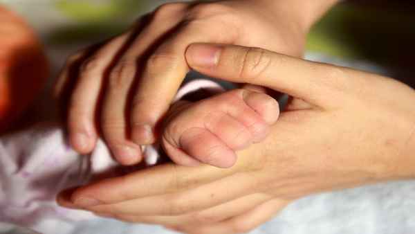 पत्नी को किसी तरह ढांढ़स बंधाते हुए ड्यूटी पर लौट आए 