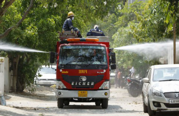 नोट उठाने आई पुलिस