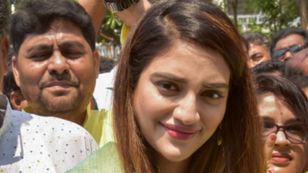  'धर्म बाद में आता है पहले देश है'