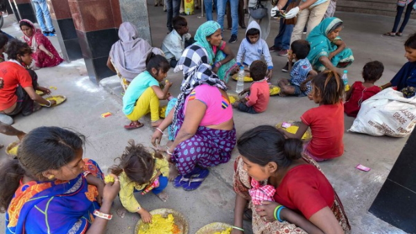 homeless in the lockdown feeding the volunteers homeless in the lockdown feeding the volunteers
