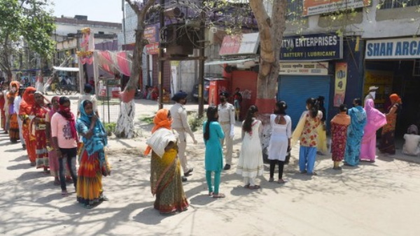 देश की अर्थव्यवस्था पर पड़ रहा असर देश की अर्थव्यवस्था पर पड़ रहा असर