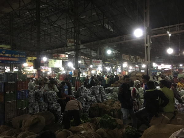 सब्जी मार्केट शुरू, कई सख्त कदम उठाए